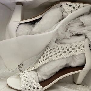 Donald Pliner Ladies New in Box Size 9.5 Sandals